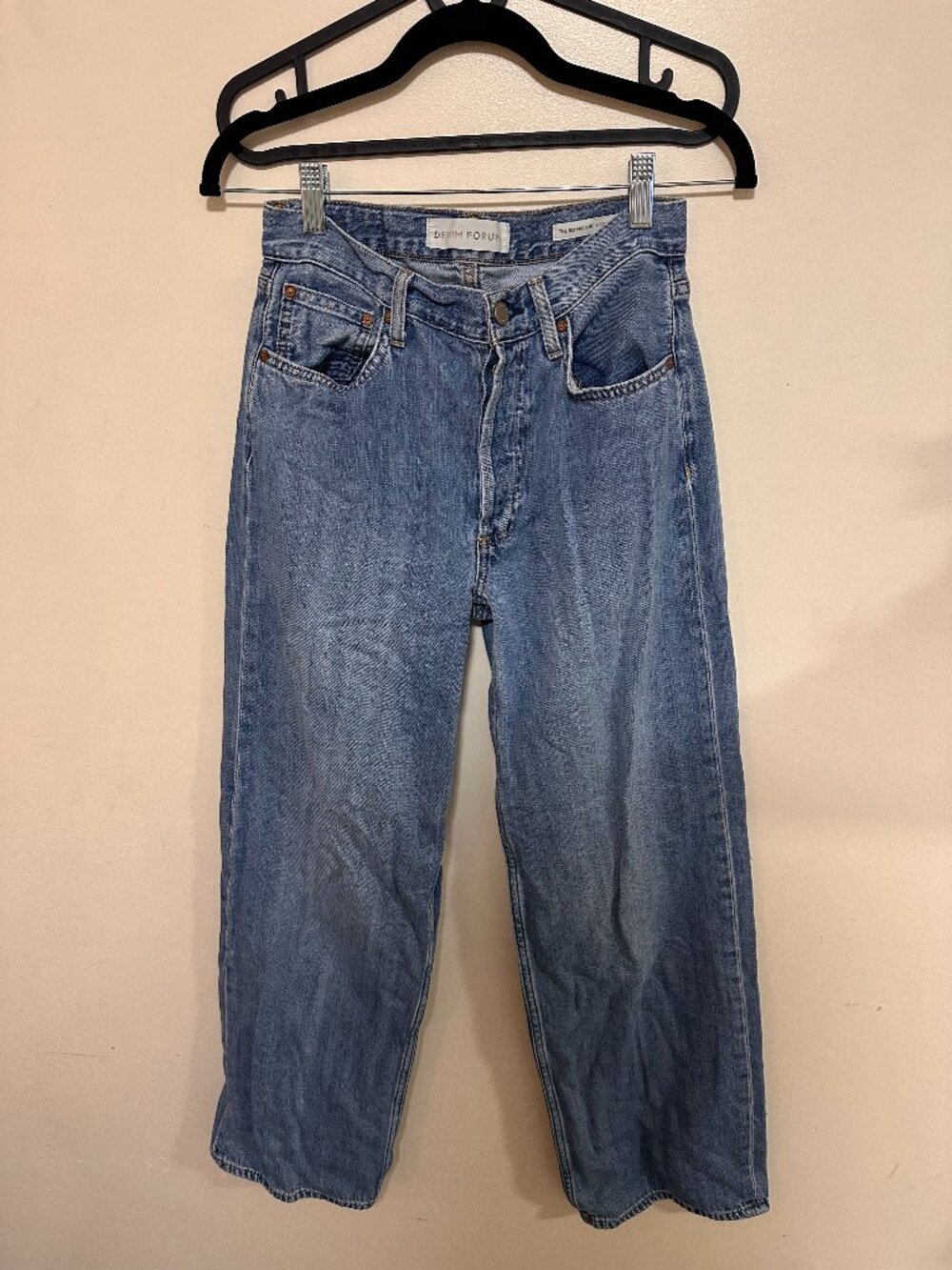Aritzia 90's Baggy mid-rise blue denim jeans.